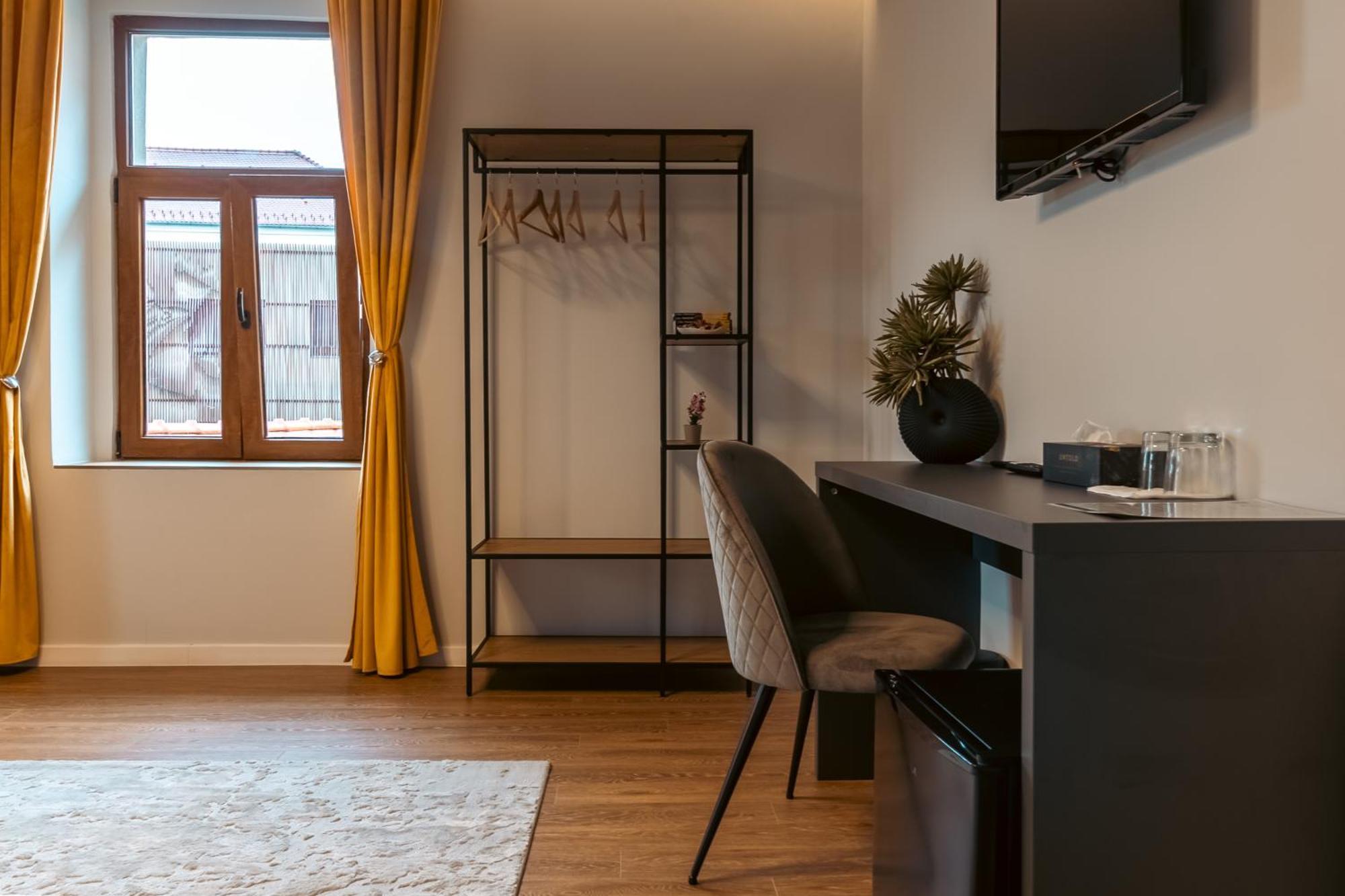 Epic Boutique Hotel Sibiu Bagian luar foto