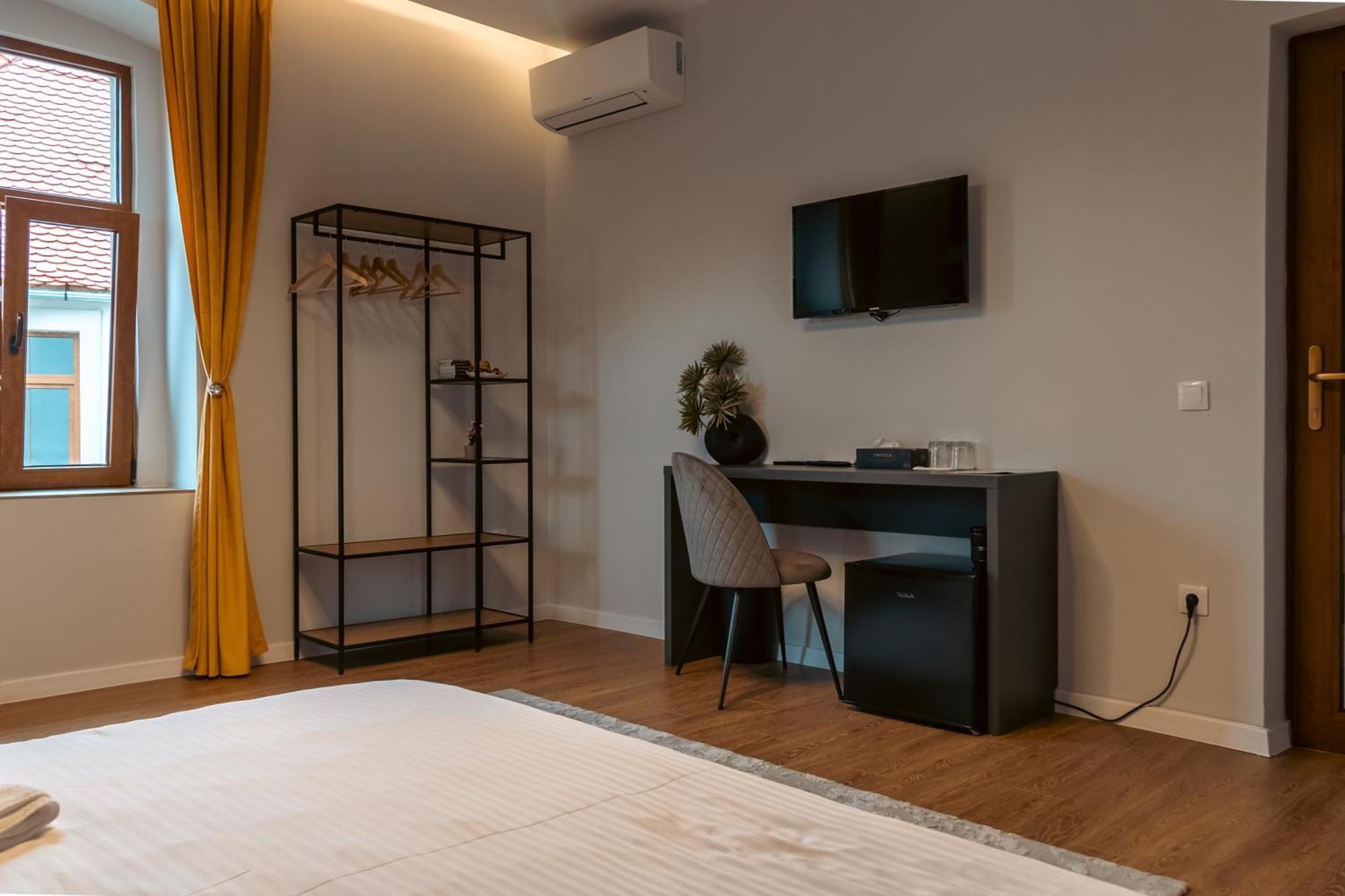 Epic Boutique Hotel Sibiu Bagian luar foto