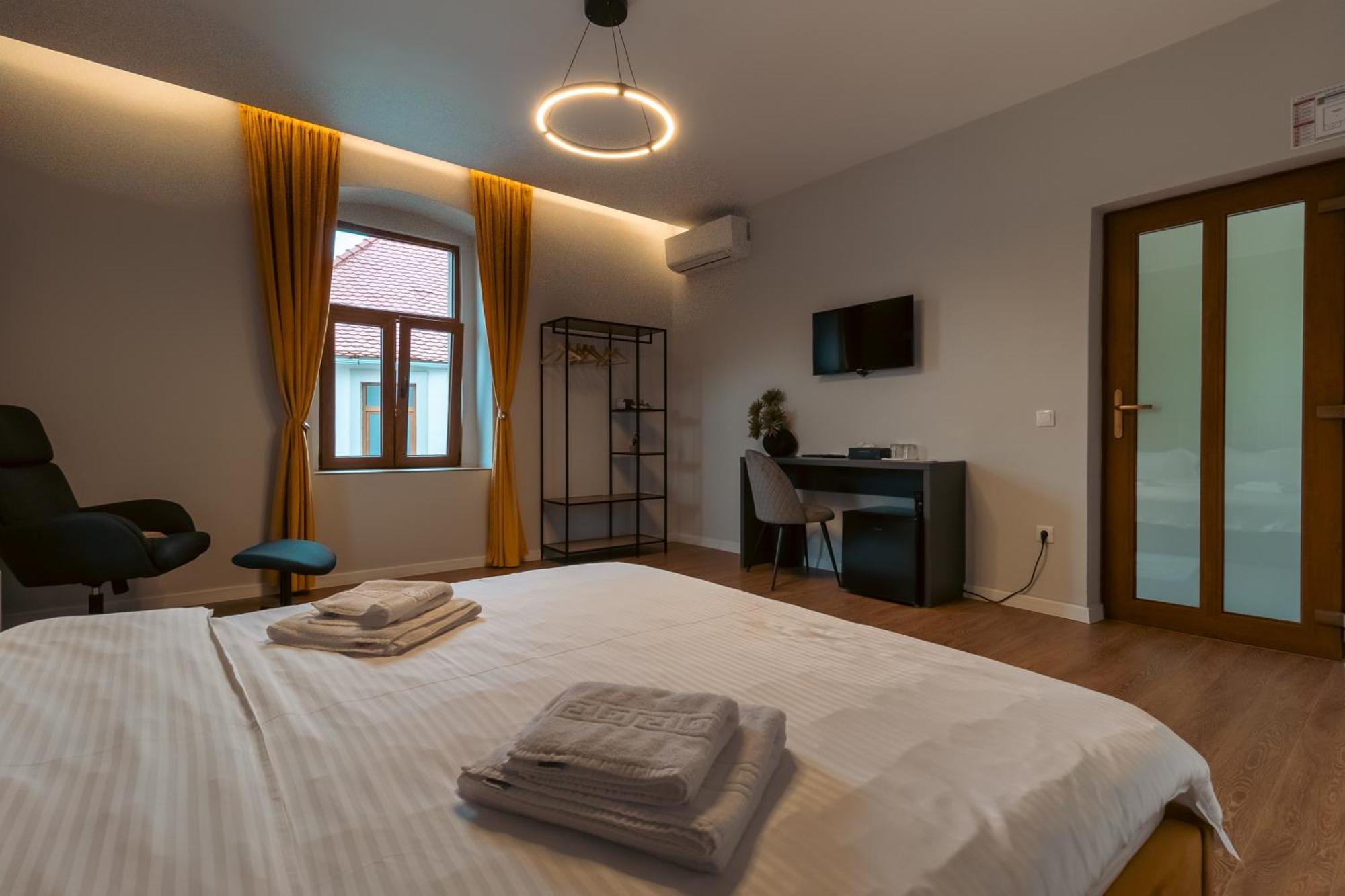 Epic Boutique Hotel Sibiu Bagian luar foto