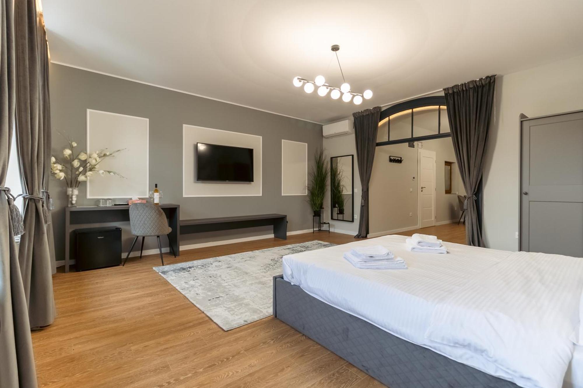 Epic Boutique Hotel Sibiu Bagian luar foto