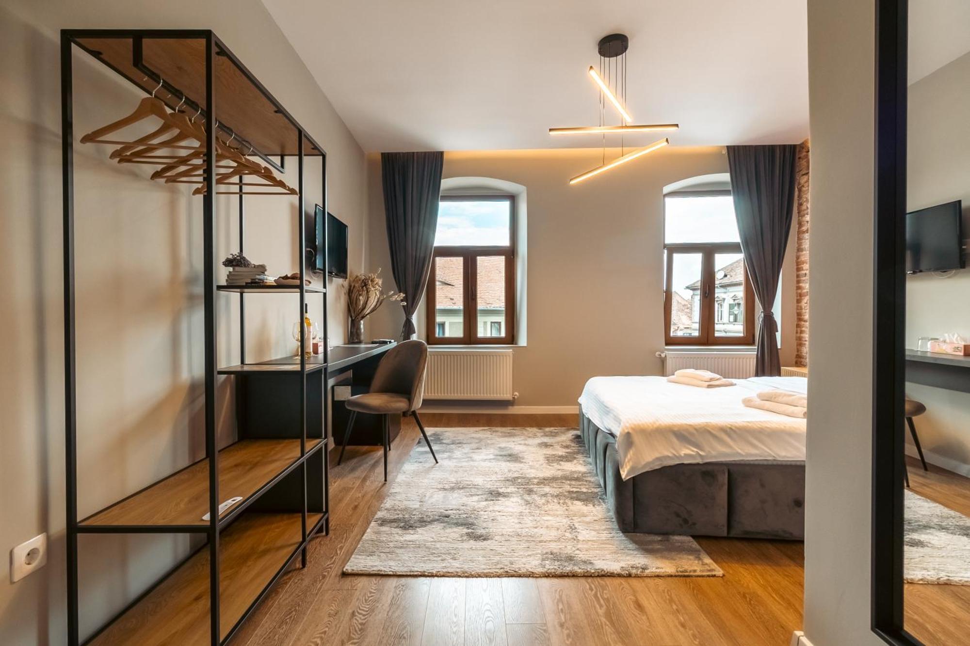 Epic Boutique Hotel Sibiu Bagian luar foto